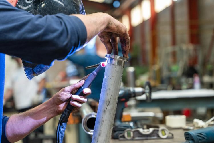 chaudronnier en plein soudage